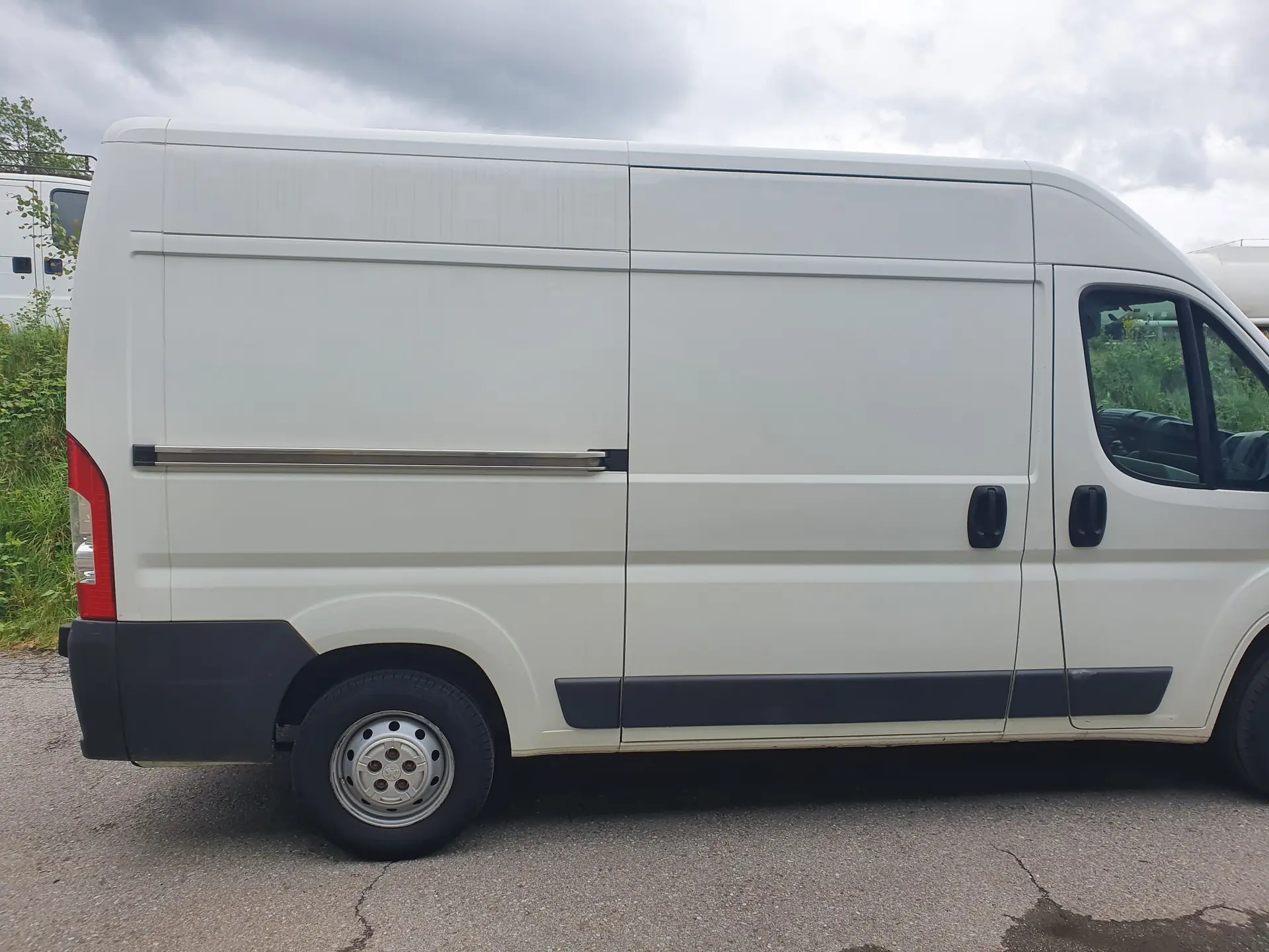 Peugeot Boxer 335-160 FL2 — Utilitaire diesel robuste, révision complète incluse