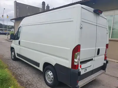 Peugeot Boxer 335-160 FL2 — Utilitaire diesel robuste, révision complète incluse — vista posteriore