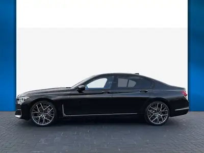 BMW 730d 48V — Berline de luxe diesel, 76 000 km, équipements premium — vista posteriore