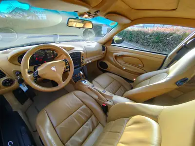 Porsche 911 Carrera 4 2003 — Coupé légendaire, transmission automatique, 144'687 km — tableau de bord