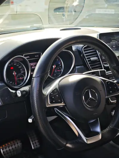 Mercedes-Benz GLE Coupé 350 d 4Matic — SUV premium diesel, 4x4 performant et bien entretenu — Innenraum