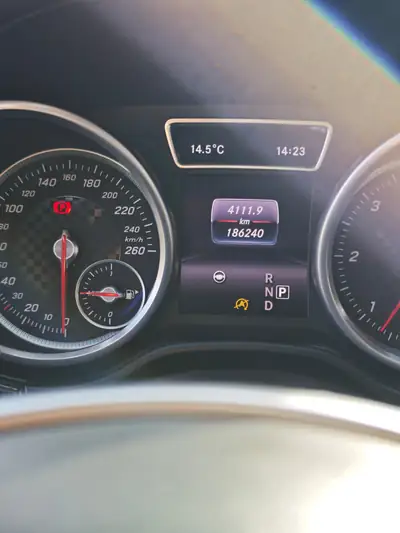 Mercedes-Benz GLE Coupé 350 d 4Matic — SUV premium diesel, 4x4 performant et bien entretenu — Armaturenbrett