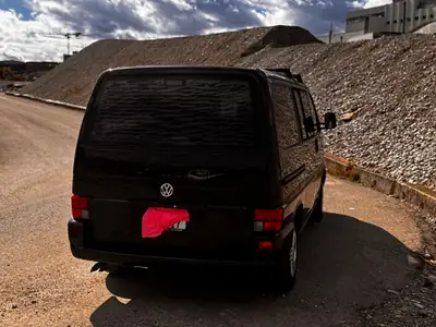 VW T4 Multivan 2.5 TDI Syncro — Monospace polyvalent 6 places, traction intégrale — Seitenansicht