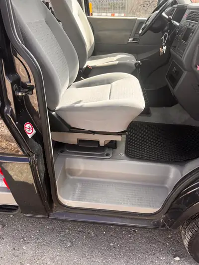 VW T4 Multivan 2.5 TDI Syncro — Monospace polyvalent 6 places, traction intégrale — Detail
