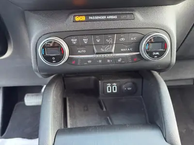 Ford Kuga 2.5 PHEV Titanium X — SUV hybride rechargeable, économe et bien équipé — Miniature 16