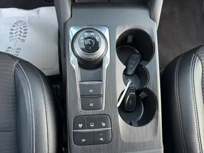 Ford Kuga 2.5 PHEV Titanium X — SUV hybride rechargeable, économe et bien équipé — Miniature 23