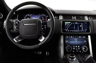 Land Rover Range Rover 5.0 V8 S/C Vogue Autobiography — SUV prestige 525 ch, 42'000 km — tableau de bord