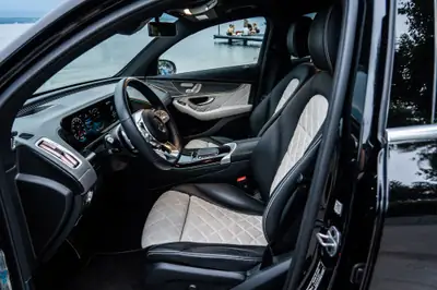 Mercedes-Benz EQC 400 4Matic — SUV électrique premium, 23 300 km seulement — vista posteriore
