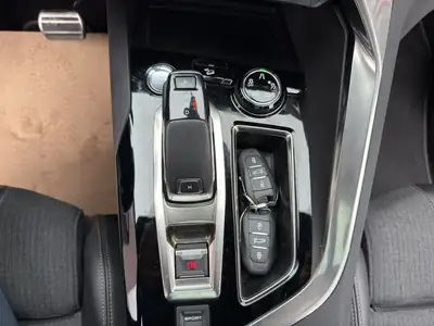 Peugeot 3008 1.5 BlueHDi GT Line — SUV élégant, toit panoramique et technologie automata — Thumbnail 16