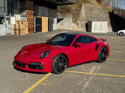 Porsche 911 Turbo S PDK — Superbe coupé sportif rouge, 4600 km seulement — vista esterna