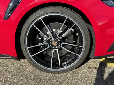 Porsche 911 Turbo S PDK — Superbe coupé sportif rouge, 4600 km seulement — cruscotto