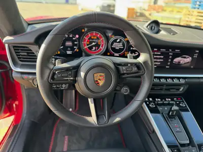 Porsche 911 Turbo S PDK — Superbe coupé sportif rouge, 4600 km seulement — Miniatura 8