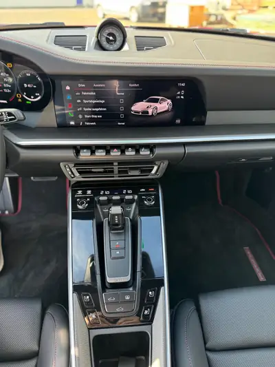 Porsche 911 Turbo S PDK — Superbe coupé sportif rouge, 4600 km seulement — Miniatura 9