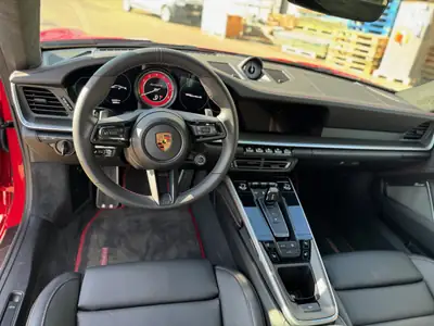 Porsche 911 Turbo S PDK — Superbe coupé sportif rouge, 4600 km seulement — Miniatura 7