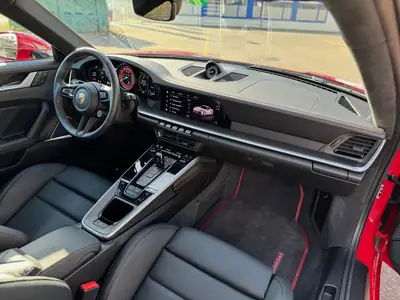 Porsche 911 Turbo S PDK — Superbe coupé sportif rouge, 4600 km seulement — Miniatura 10