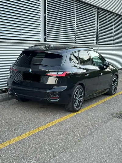 BMW 220 Active Tourer M Sport — Monospace hybride rechargeable, équipement complet, 28000 km seulement — côté