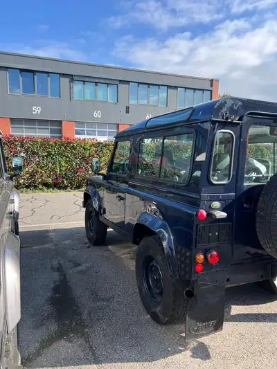 Land Rover Defender 90 SW — Légende 4x4 robuste, moteur Td5 fiable et spacieux — Detail