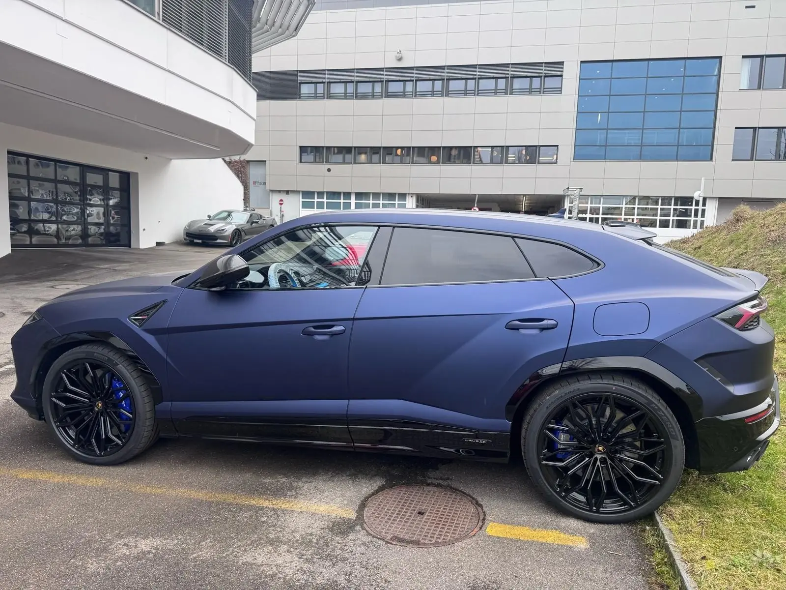 Lamborghini Urus 636 SE — Le Super SUV hybride rechargeable 2025