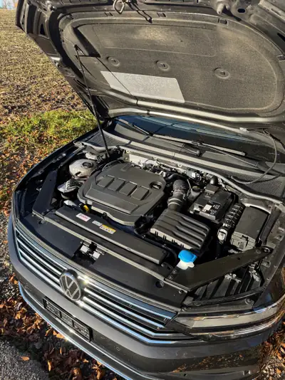 VW Passat 2.0 TDI 4Motion — Break diesel performant, traction intégrale, kilométrage autoroute — côté