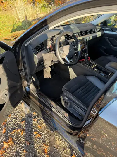 VW Passat 2.0 TDI 4Motion — Break diesel performant, traction intégrale, kilométrage autoroute — Miniature 12
