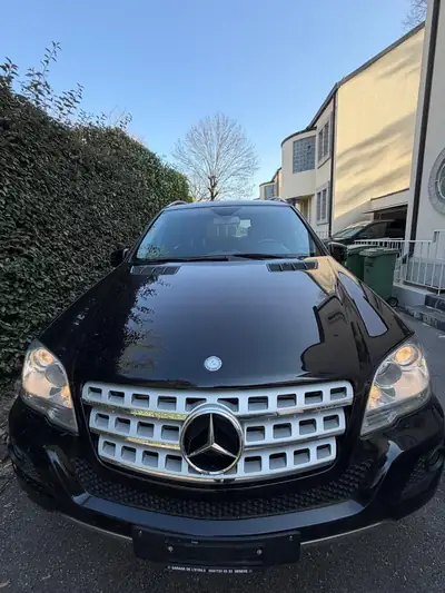 Mercedes-Benz ML 350 CDI 4Matic — SUV premium diesel, 231 ch et transmission automatique — vue extérieure