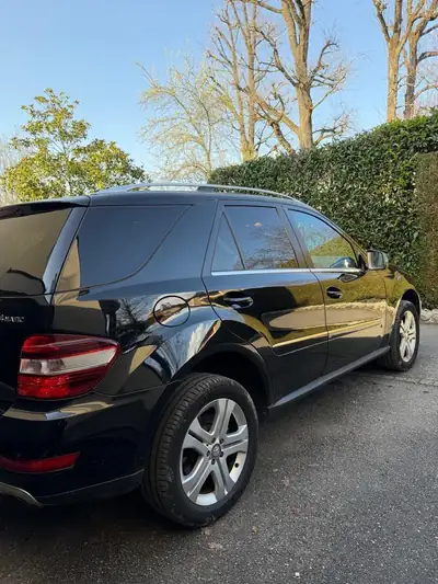 Mercedes-Benz ML 350 CDI 4Matic — SUV premium diesel, 231 ch et transmission automatique — intérieur