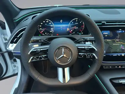 Mercedes-Benz E 220 d AMG Line 4matic — Berline premium, moteur diesel hybride et 4WD — Miniature 10
