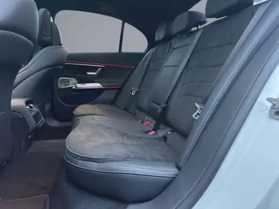 Mercedes-Benz E 220 d AMG Line 4matic — Berline premium, moteur diesel hybride et 4WD — Miniature 12