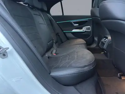 Mercedes-Benz E 220 d AMG Line 4matic — Berline premium, moteur diesel hybride et 4WD — Miniature 17