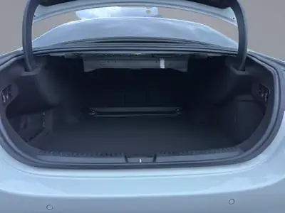 Mercedes-Benz E 220 d AMG Line 4matic — Berline premium, moteur diesel hybride et 4WD — Miniature 18
