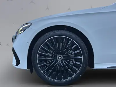 Mercedes-Benz E 220 d AMG Line 4matic — Berline premium, moteur diesel hybride et 4WD — Miniature 20