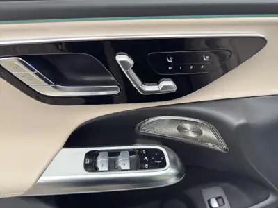 Mercedes-Benz E 220 d AMG Line 4matic Kombi — Break premium diesel, 13'000 km seulement — Miniature 11