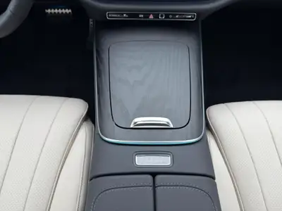 Mercedes-Benz E 220 d AMG Line 4matic Kombi — Break premium diesel, 13'000 km seulement — Miniature 14