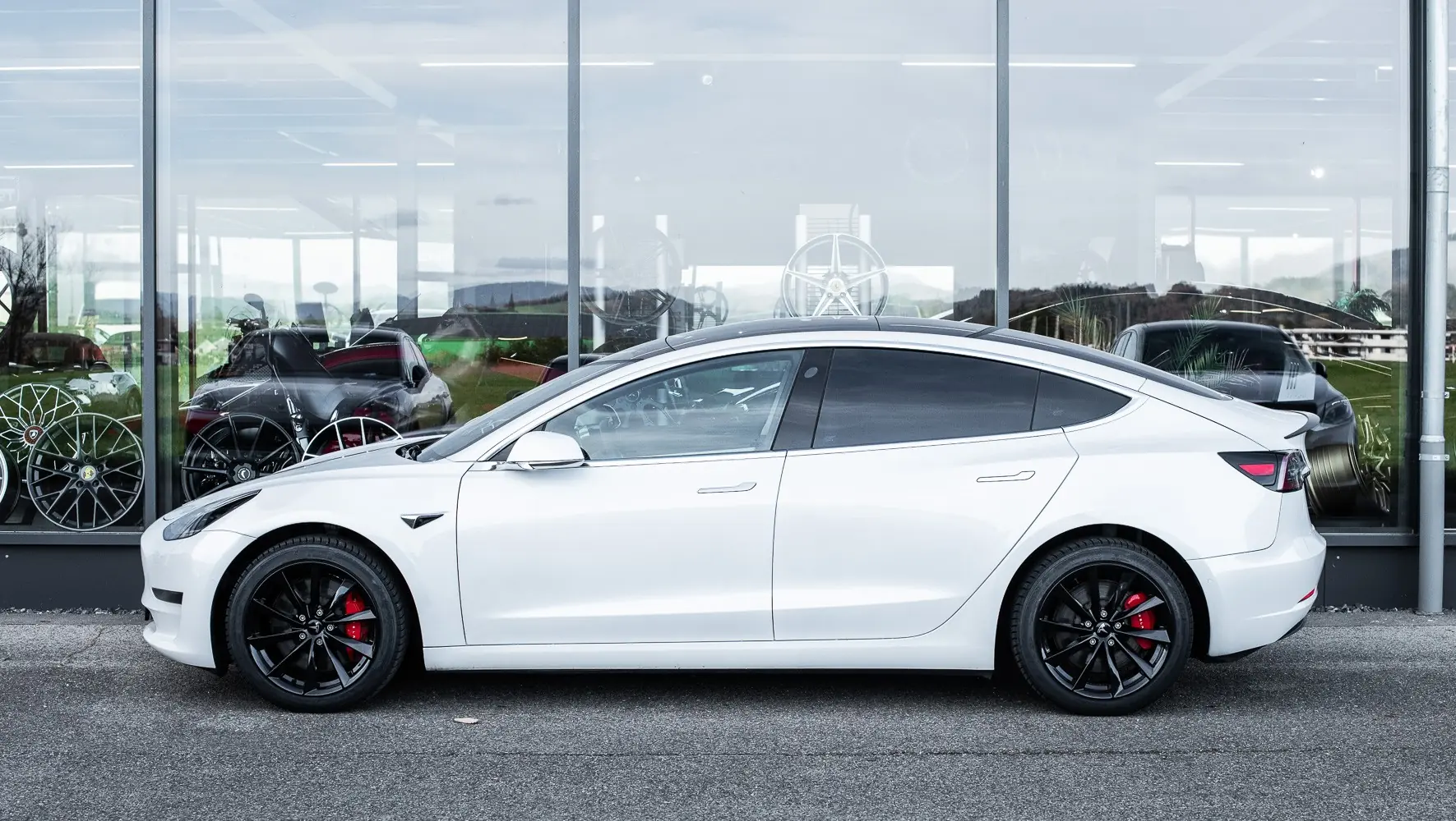 Tesla Model 3 Performance Dual AWD — Électrique haute performance, 513 ch et Autopilot