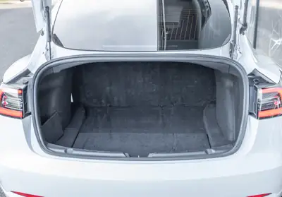 Tesla Model 3 Performance Dual AWD — Électrique haute performance, 513 ch et Autopilot — detail