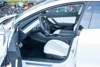 Tesla Model 3 Performance Dual AWD — Électrique haute performance, 513 ch et Autopilot — Thumbnail 8