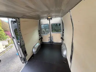 Renault Master T33 2.3 dCi L2H2 — Utilitaire robuste, 91'000 km, sans sinistre — tableau de bord