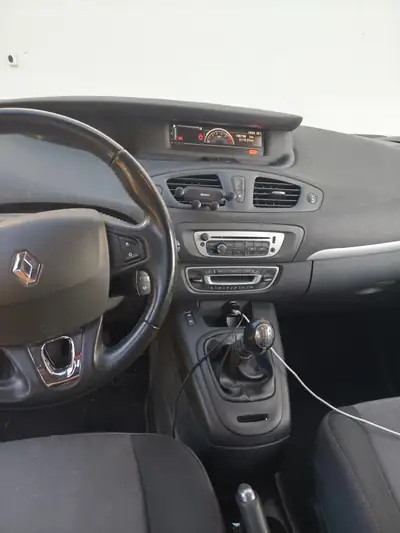 Renault Grand Scénic 1.2 Turbo — Monospace 7 places, équipé et fiable — vista posteriore