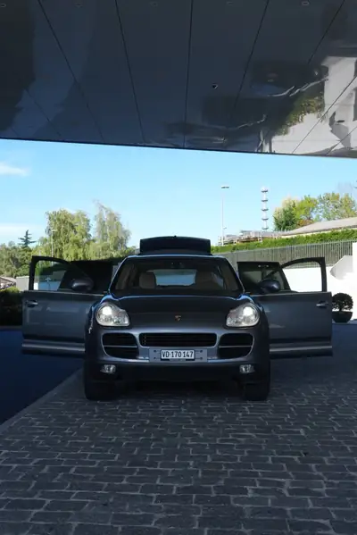 Porsche Cayenne 2004 — SUV premium 250 ch, faible kilométrage, toutes routes — Innenraum