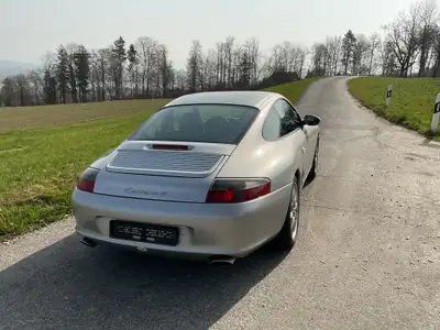 Porsche 911 Carrera 4 2002 — Sportive légendaire, moteur révisé, état impeccable — vista posteriore