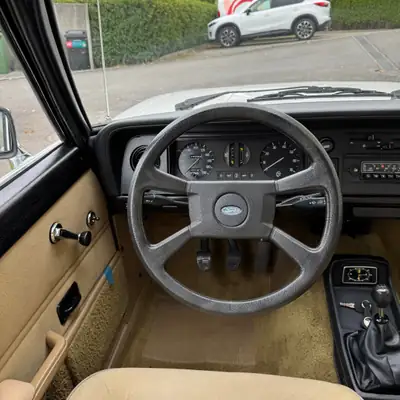 Ford Taunus 2.3 V6 Ghia 1979 — Berline de caractère, moteur V6 généreux, 84 000 km — Armaturenbrett