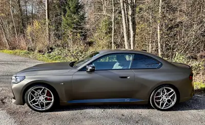BMW M240i xDrive Coupé 2025 — 430 ch, design noir métallisé, kilométrage exceptionnel — Miniatura 11