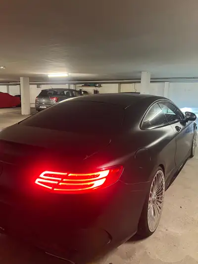 Mercedes-Benz S 500 Coupé 4Matic — Grand coupé de prestige 455 ch, 78'000 km — fianco
