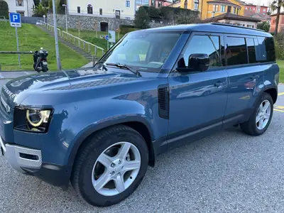 Land Rover Defender 110 3.0 D I6 250 SE — SUV robuste, garantie jusqu'en 2027 — vista posteriore