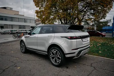Land Rover Range Rover Evoque R-Dyn First Edition — SUV compact British, 250 ch dynamique — intérieur