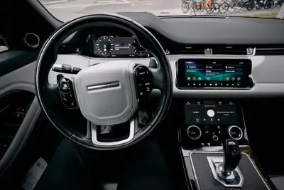 Land Rover Range Rover Evoque R-Dyn First Edition — SUV compact British, 250 ch dynamique — Miniature 8