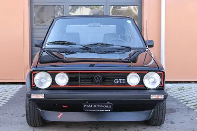 VW Golf 1800 GTI 1983 — Légende des années 80, châssis impeccable et entretien suivi — côté