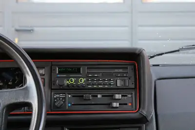 VW Golf 1800 GTI 1983 — Légende des années 80, châssis impeccable et entretien suivi — Miniature 12