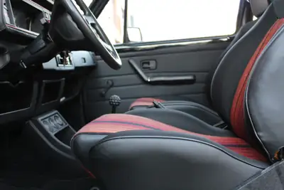 VW Golf 1800 GTI 1983 — Légende des années 80, châssis impeccable et entretien suivi — Miniature 13