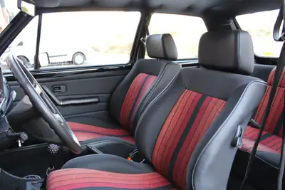 VW Golf 1800 GTI 1983 — Légende des années 80, châssis impeccable et entretien suivi — Miniature 14